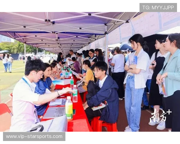 成都教师招聘考场跑步进场成为新闻焦点，成都教师招聘难度